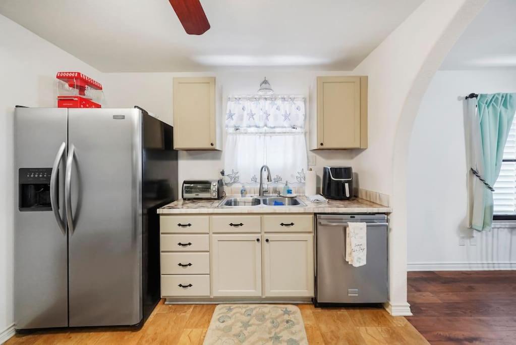 Galveston Beach House Family/Pet Friendly 외부 사진