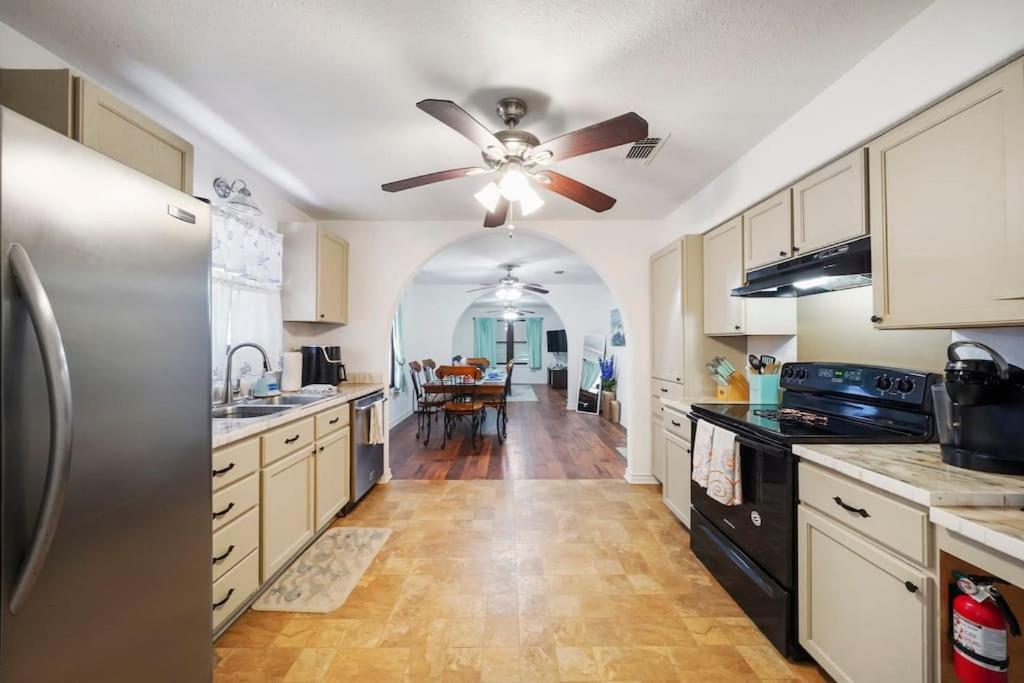 Galveston Beach House Family/Pet Friendly 외부 사진
